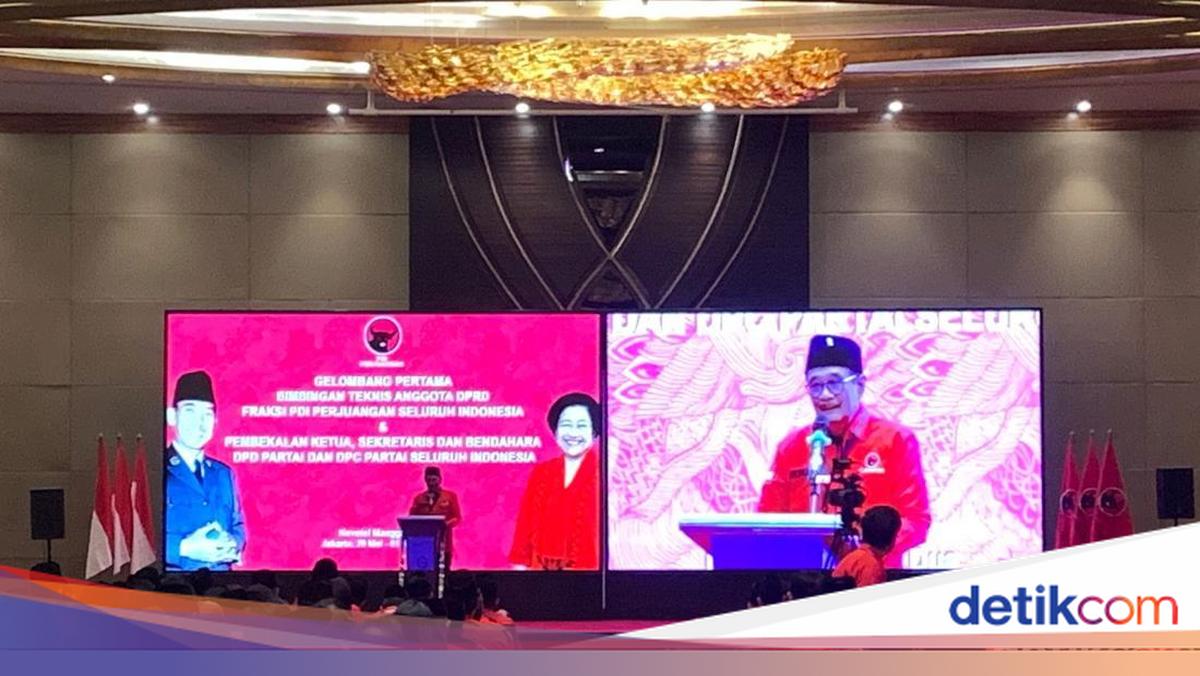 Lagu 'Bung Karno Bapak Marhaenisme' Menggema di Bimtek PDIP