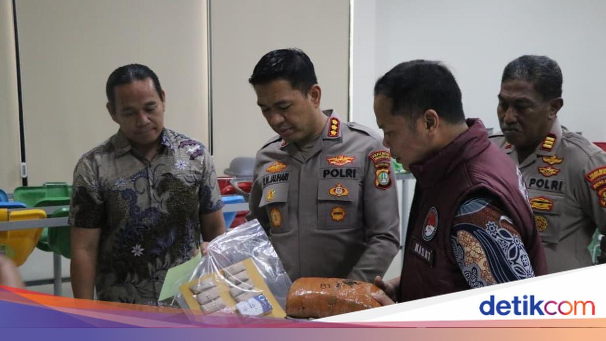 Pria di Tangerang Gugup Saat Dirazia Malam, Ternyata Bawa Sekilo Ganja