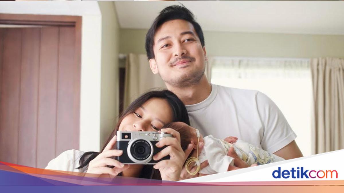 Potret Hanggini Perkenalkan Anak Pertama Usai Sebulan Melahirkan