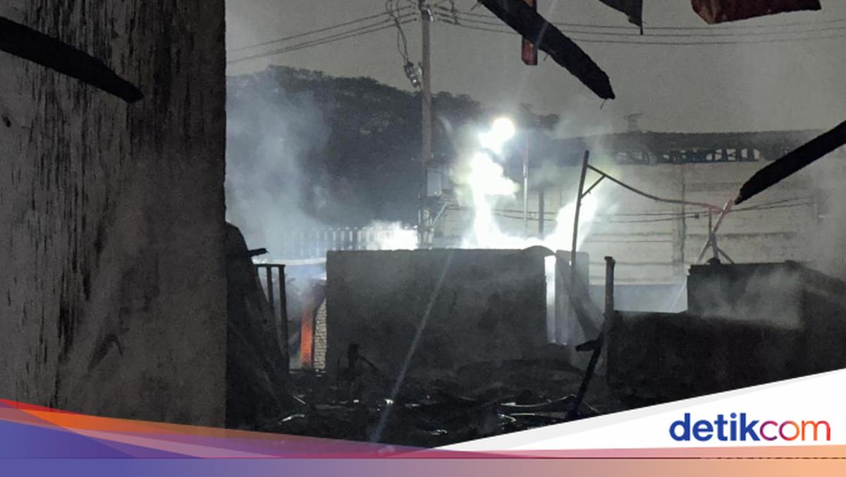 Situasi Terkini Kebakaran di Gandamekar Bekasi, Asap Hitam Membubung