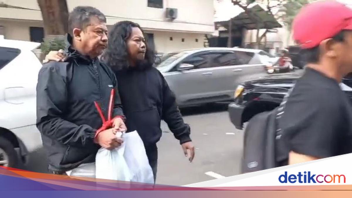 Tampang Sopir Taksi Online yang Rusak Mobil di Tol Digiring ke Polda Metro