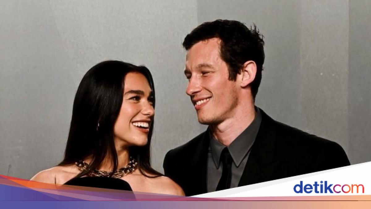 Janji Suci Dua Lipa dan Callum Turner Cuma Dihadiri 8 Orang