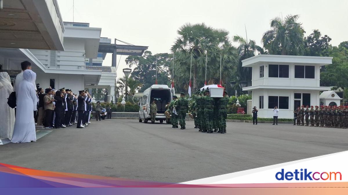 Jenazah Ryamizard Ryacudu Dibawa ke TMP Kalibata untuk Dimakamkan