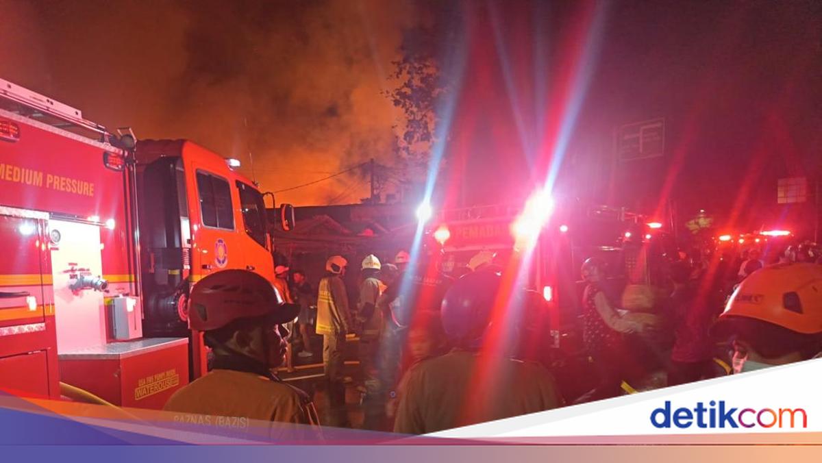 Kebakaran Hebat di Kemayoran Jakpus, 3 Warga Terluka