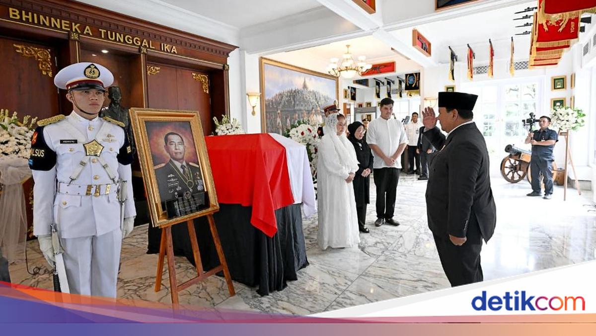 Prabowo Beri Penghormatan Terakhir ke Almarhum Ryamizard Ryacudu di Kemhan