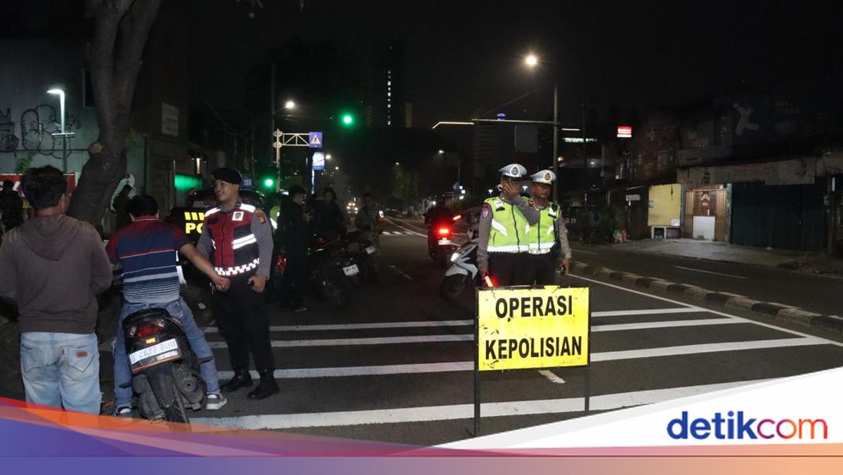 Patroli Dini Hari di Jakbar, Polisi Ringkus Pria Bawa Sabu