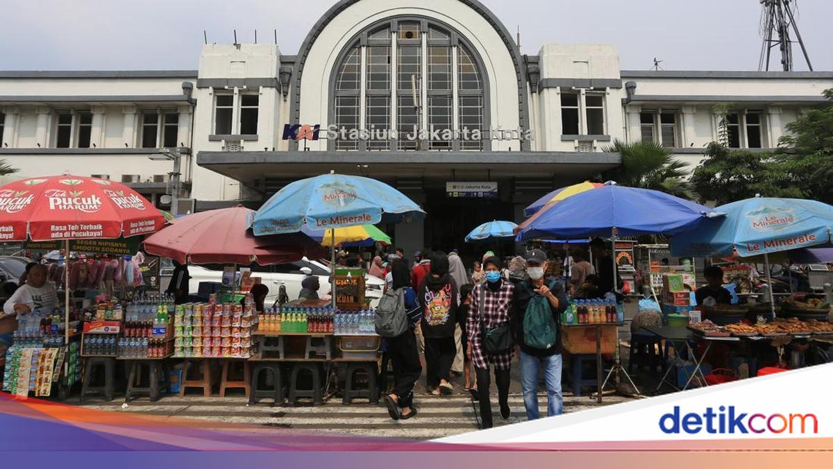 Trotoar Kota Tua Masih Dipenuhi PKL