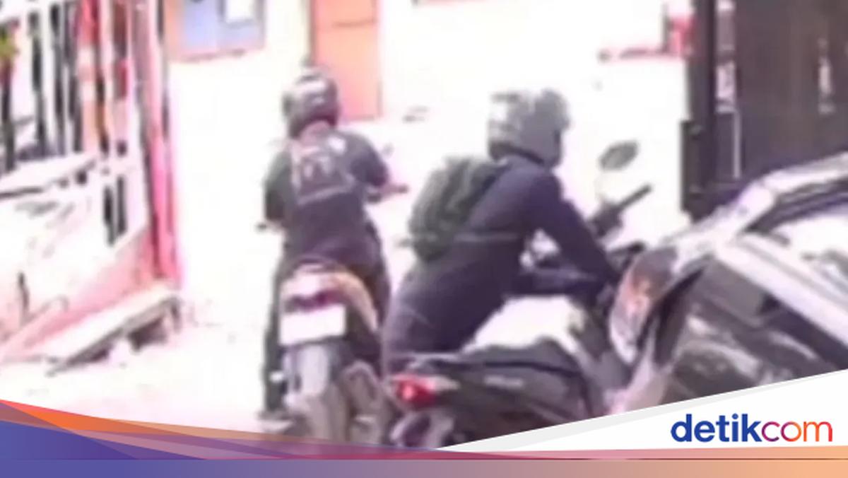 Maling Todong Pistol di Depan Masjid! Korbannya Minta Tolong, Malah Dihu-hu!
