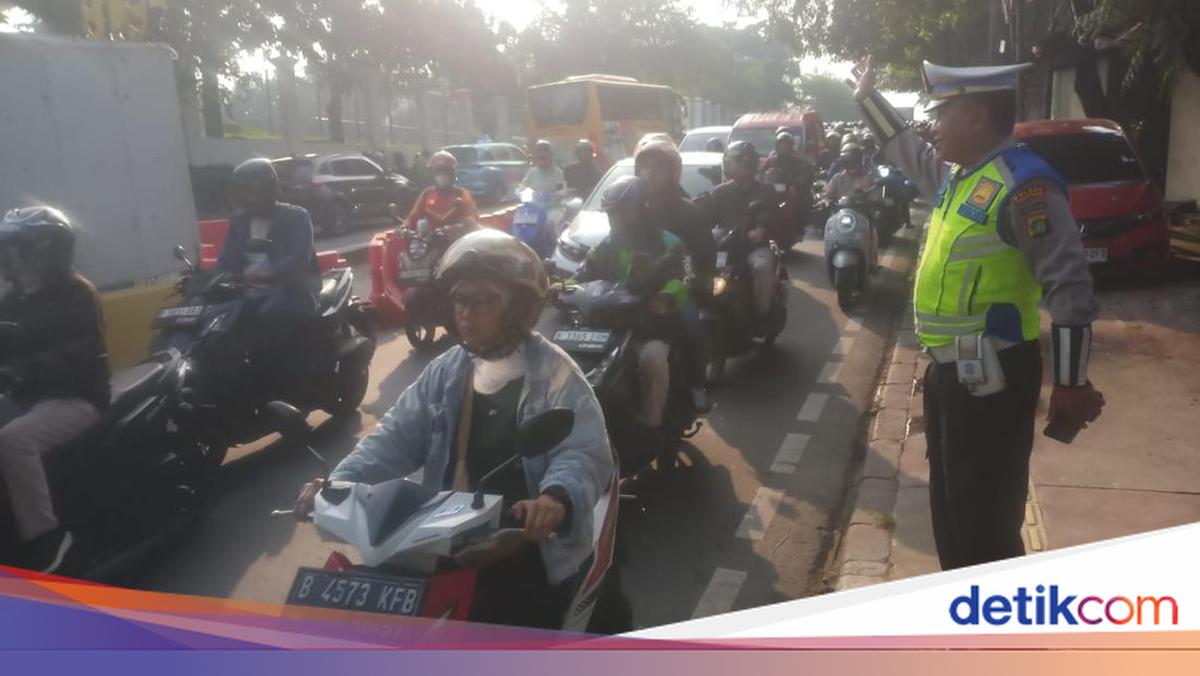 Ada Proyek Galian, Lalin TB Simatupang Arah Pasar Minggu Jaksel Macet