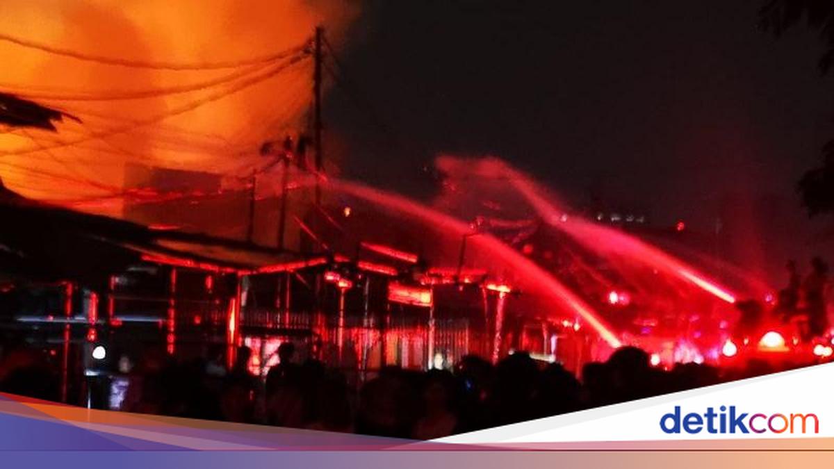Kebakaran Hebat di Kemayoran Jakpus, 250 Rumah Warga Hangus