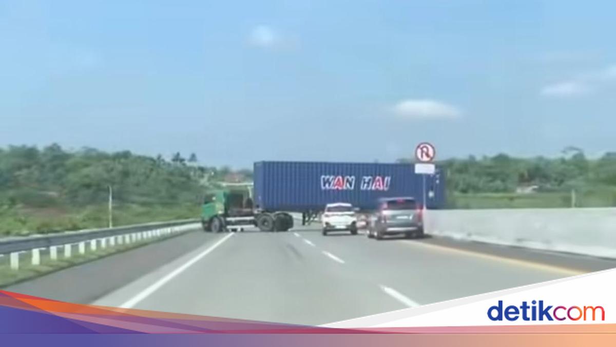 Truk Trailer Nekat Putar Balik di Tol! Sanksinya Bikin Melongo
