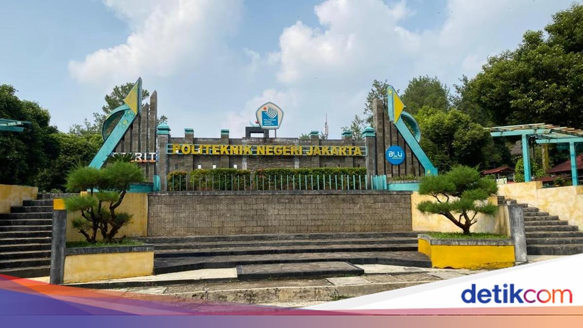 Ayah Sujud Minta Maaf Usai Mahasiswa PNJ Dipergoki Ciuman Sesama Jenis