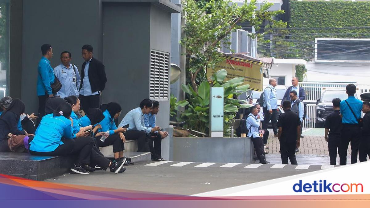Karyawan BGN Tertahan di Luar Gedung Selama Penggeledahan Kejagung