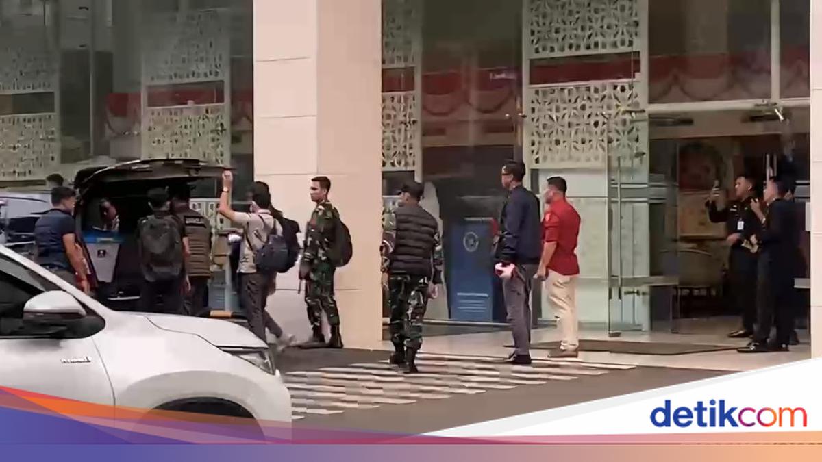 Kejagung Bawa 1 Boks Kontainer Usai 15 Jam Geledah Kantor BGN