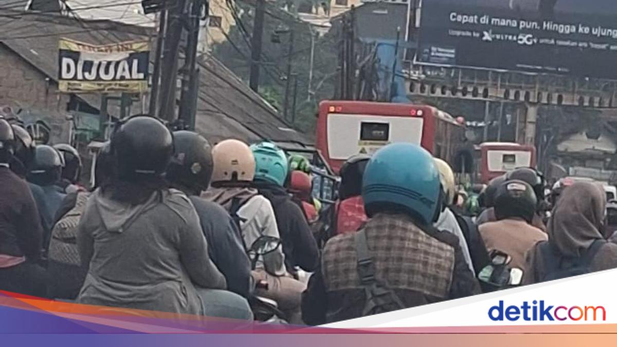 Bus TransJakarta Mogok di Ciputat, Lalin Arah Jakarta Macet 1,5 Km