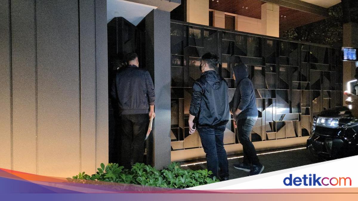 OTT Imigrasi Jakbar, Rumah Wamen Imipas Silmy Karim Digeledah Penyidik KPK