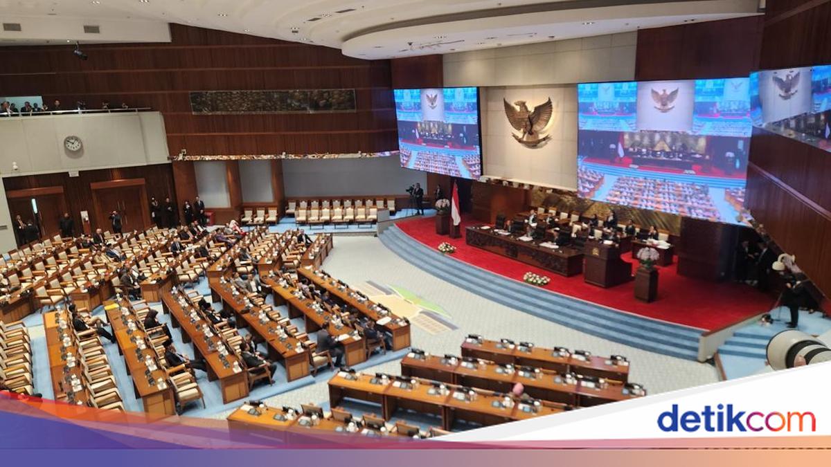 DPR Gelar Paripurna Pengesahan RUU P2SK, 139 Anggota Dewan Hadir