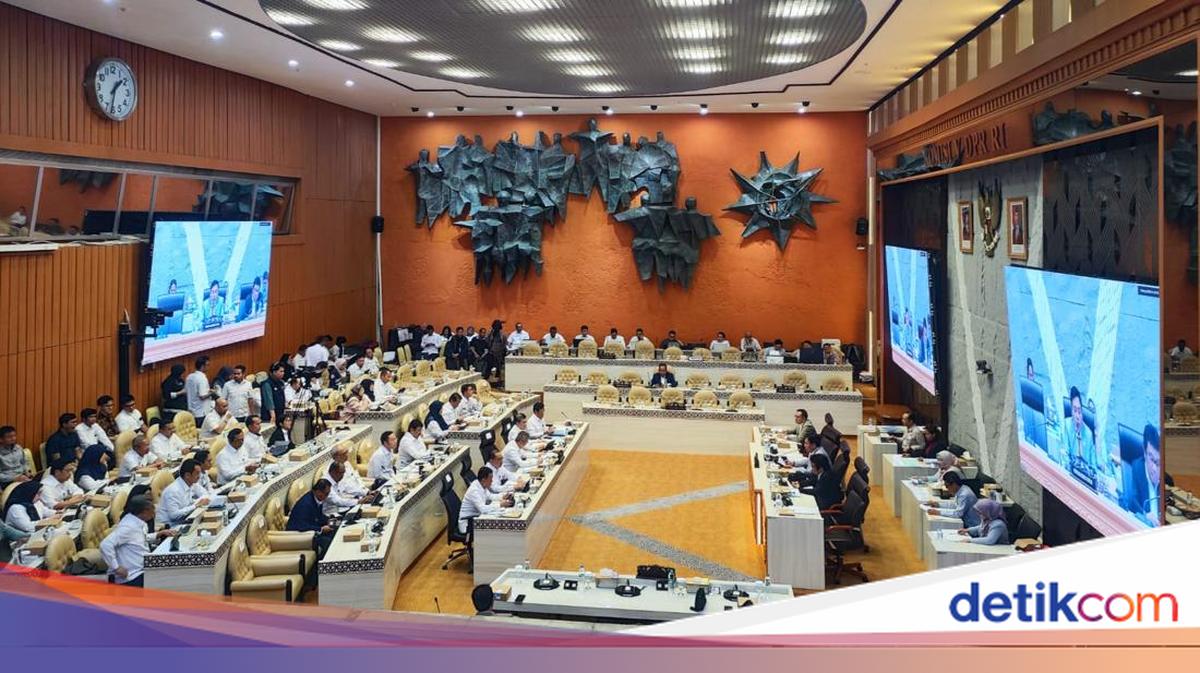 Komisi V DPR Desak Menhub Integrasi Sinyal Buntut Kecelakaan KA di Bekasi