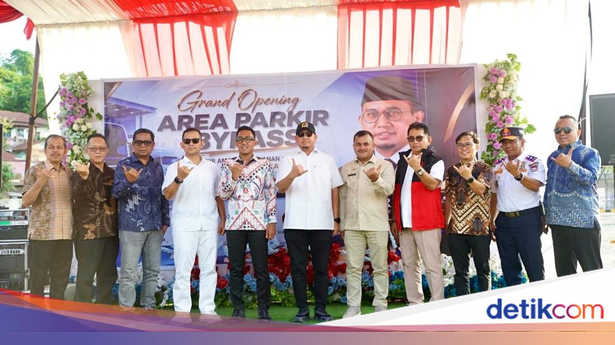 Andre Rosiade Resmikan Area Parkir Truk Bypass Pelabuhan Teluk Bayur
