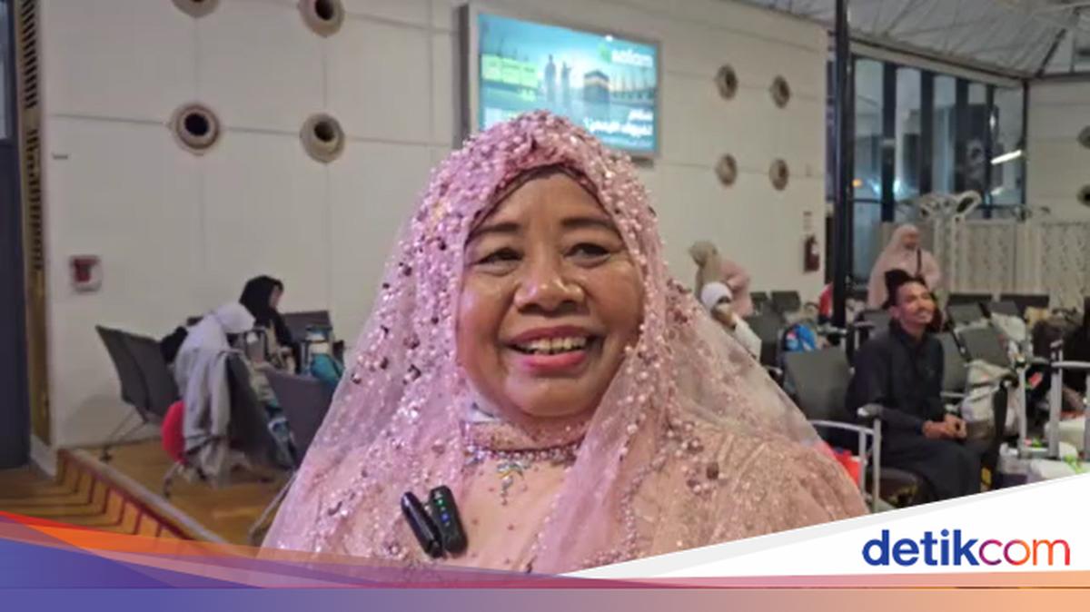 Gaya Bling-bling Jemaah Sulsel Saat Pulang Haji, Jadi Sorotan di Bandara