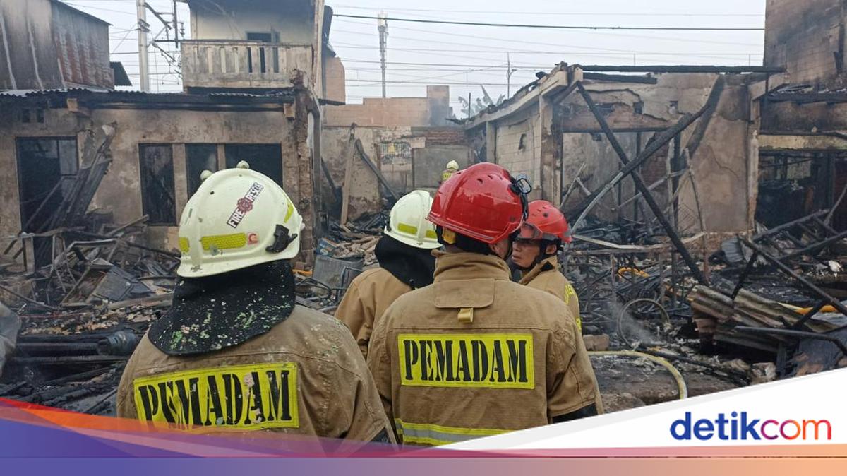 Kebakaran di Dekat Jalur Rel Tanah Abang, 1 Orang Meninggal-5 Terluka