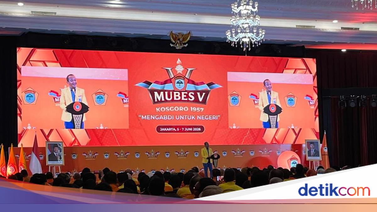 Momen Bahlil Kaget Disambut Lagu 'Mas Bahlil Ganteng' di Mubes V Kosgoro