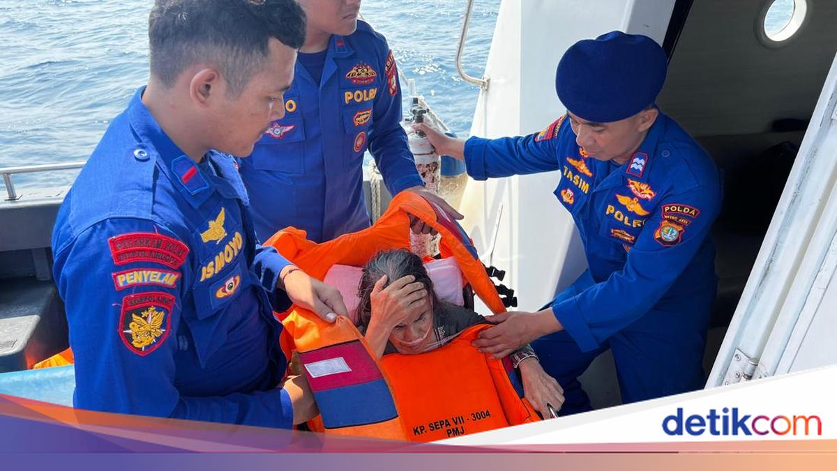 Pakai Kapal Patroli, Ditpolairud PMJ Evakuasi Lansia Sakit dari Pulau Seribu