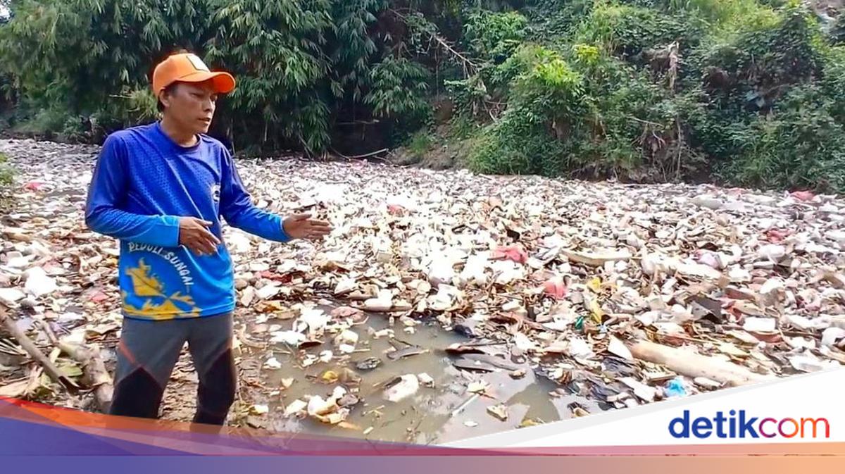 Sungai Cibanten Kota Serang Dipenuhi Sampah, 15 Ton Berhasil Diangkut