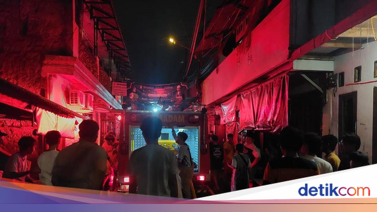 Gegara Korsleting, Rumah 5 KK di Palmerah Jakbar Terbakar