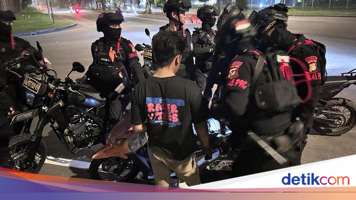 Brimob Polda Metro Bubarkan Balap Liar di Bekasi, 2 Pemuda Ditangkap