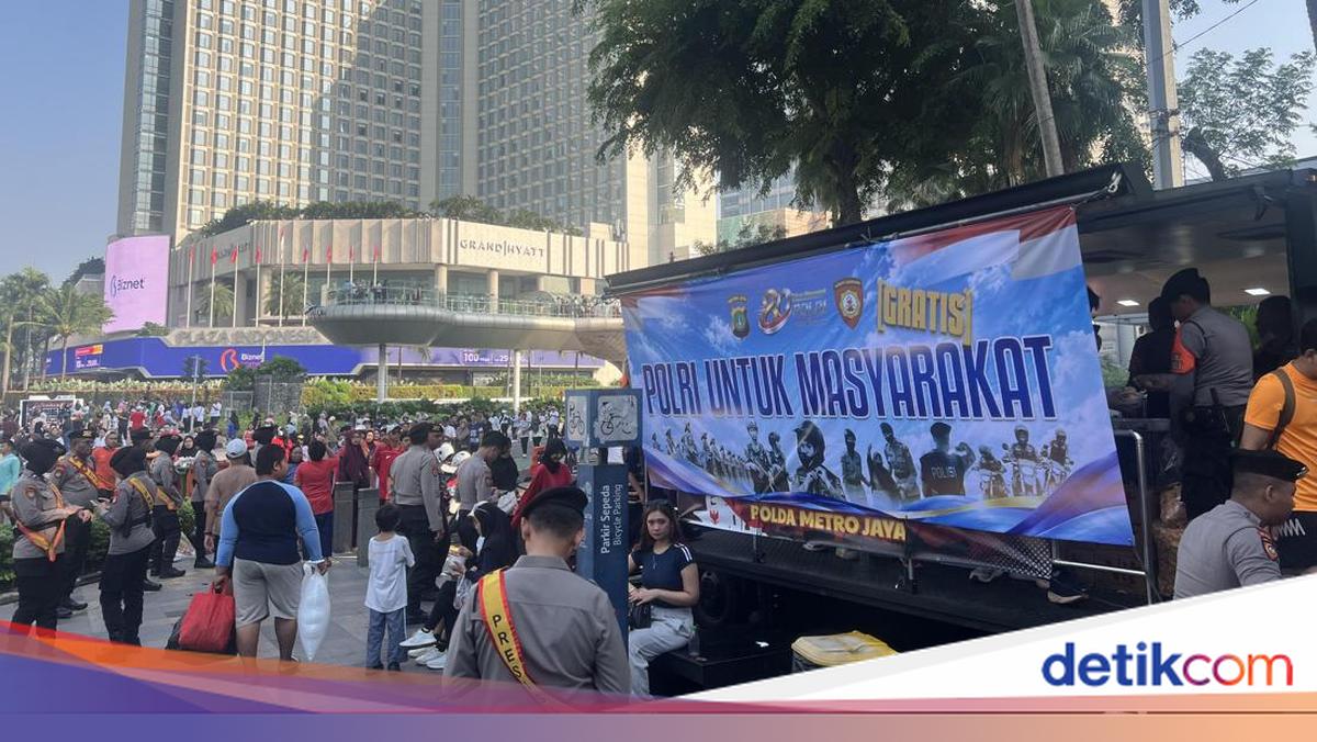 Polda Metro Bagikan 500 Porsi Bubur Gratis di CFD Bundaran HI, Langsung Habis