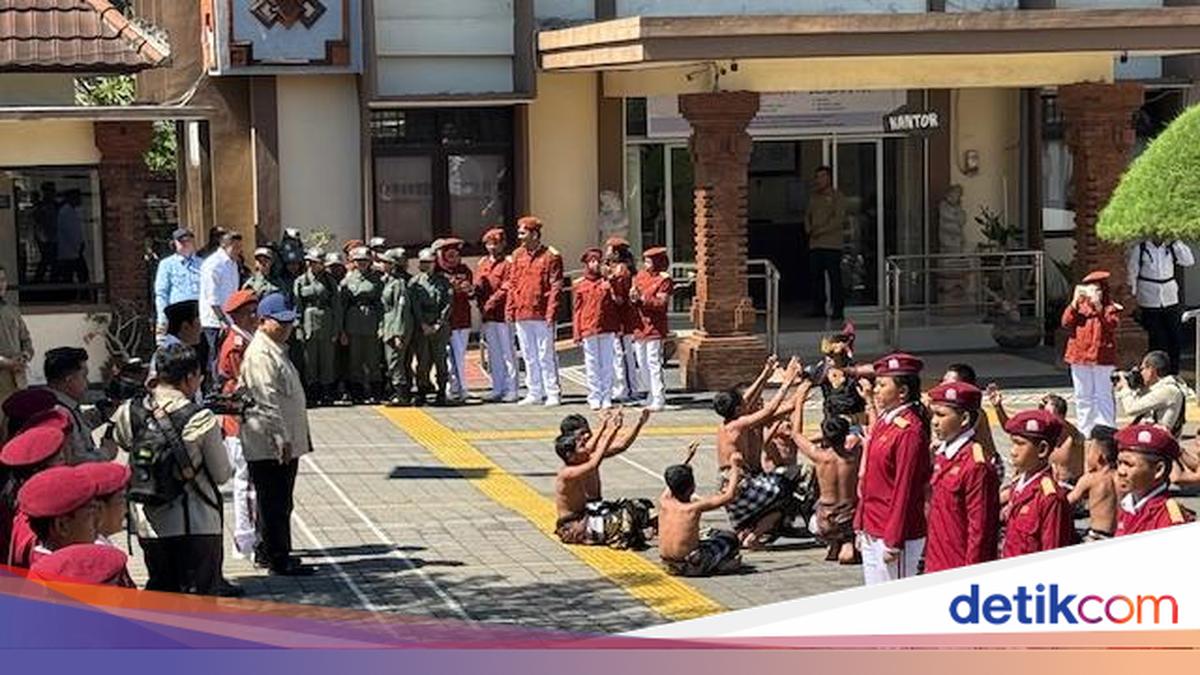 Prabowo Tiba di Sekolah Rakyat Tabanan Bali, Disambut Tari Kecak dan Yel-yel