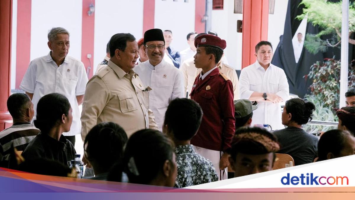 Presiden Prabowo Makan Siang Bersama Siswa SRMP 17 Tabanan