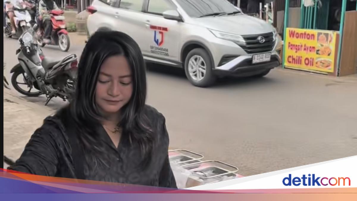 Jualan Risol di Pinggir Jalan, Jelita Bahar Gak Harapkan Warisan