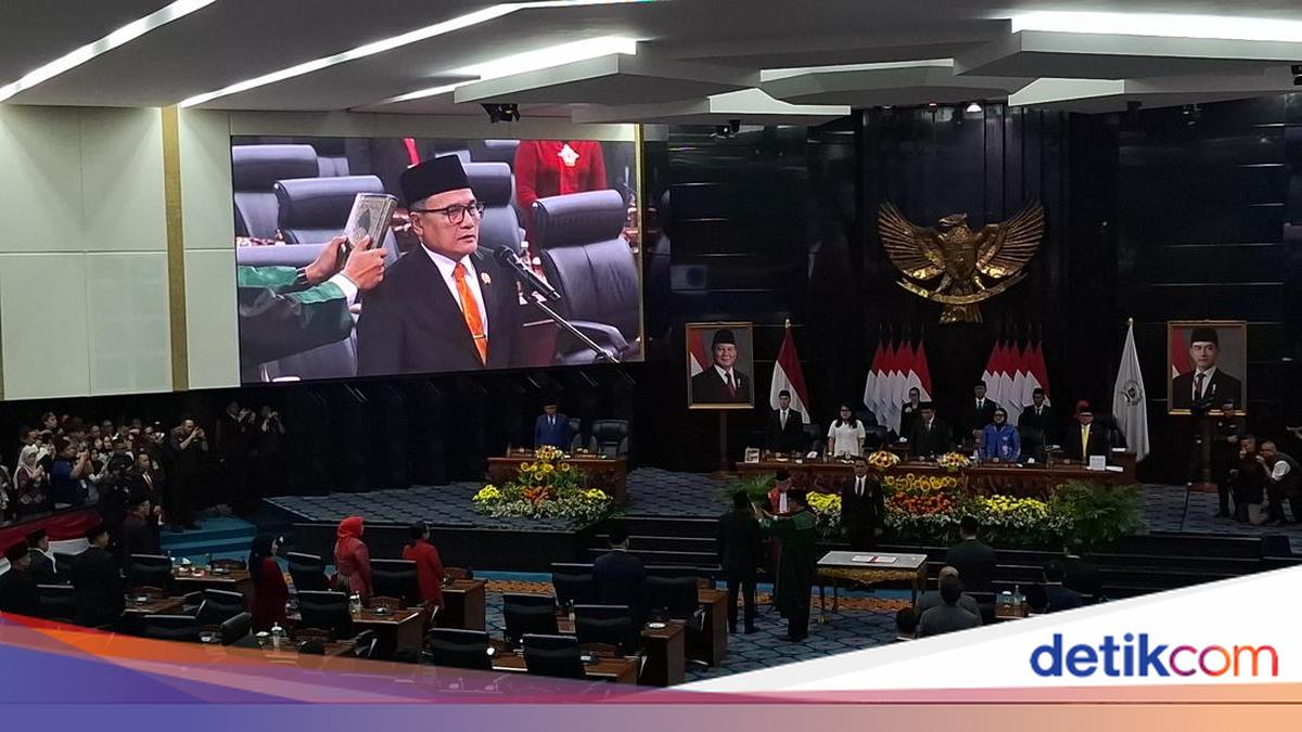 Suhud Alynudin Resmi Dilantik Jadi Ketua DPRD Jakarta