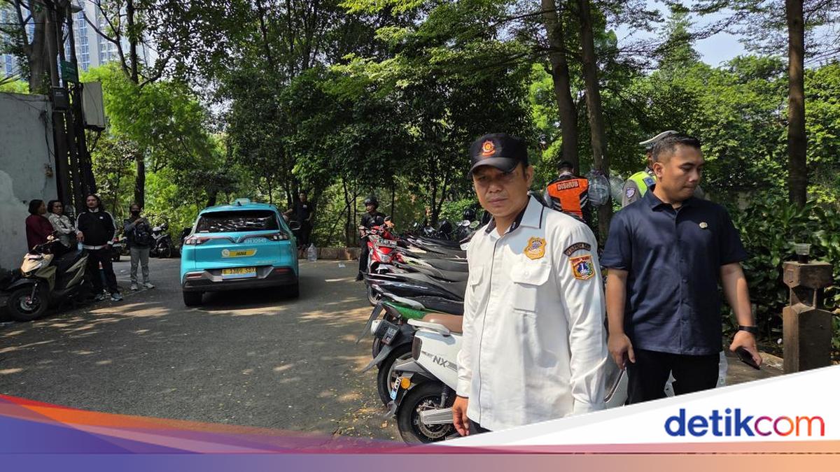 Parkir Liar di Depan RSCM Jakpus Ditertibkan, Jukir Kabur saat Hendak Diamankan