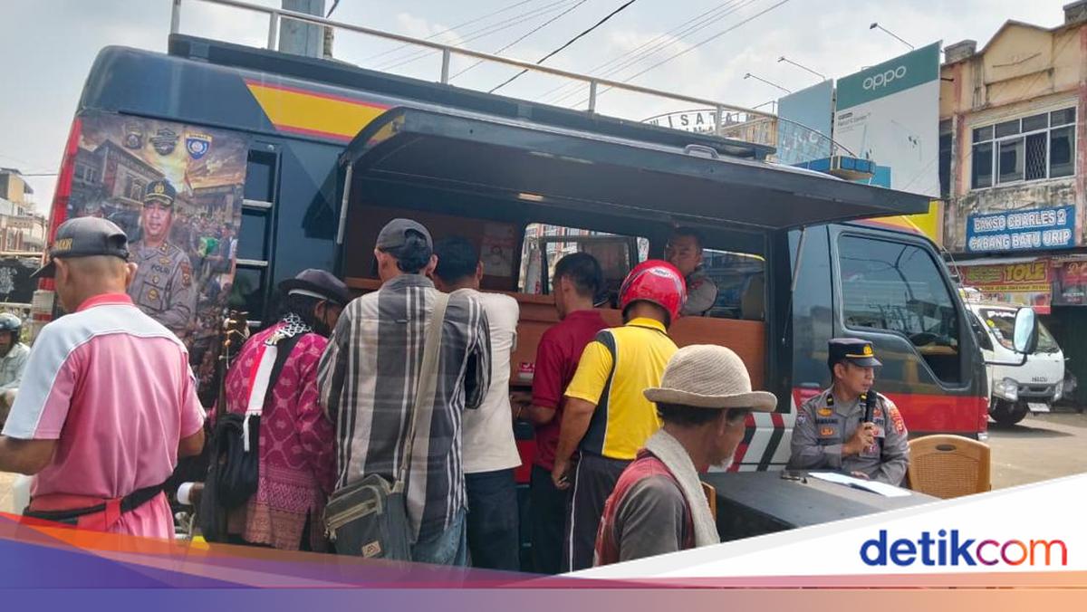 Polda Sumsel Kenalkan Layanan 110 ke Warga hingga Pedagang Lewat 'Bang Kopling'