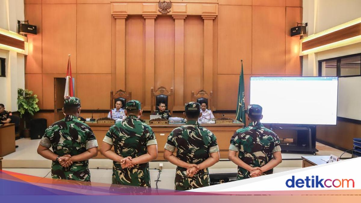 Hakim juga mempertimbangkan keadaan meringankan vonis para t