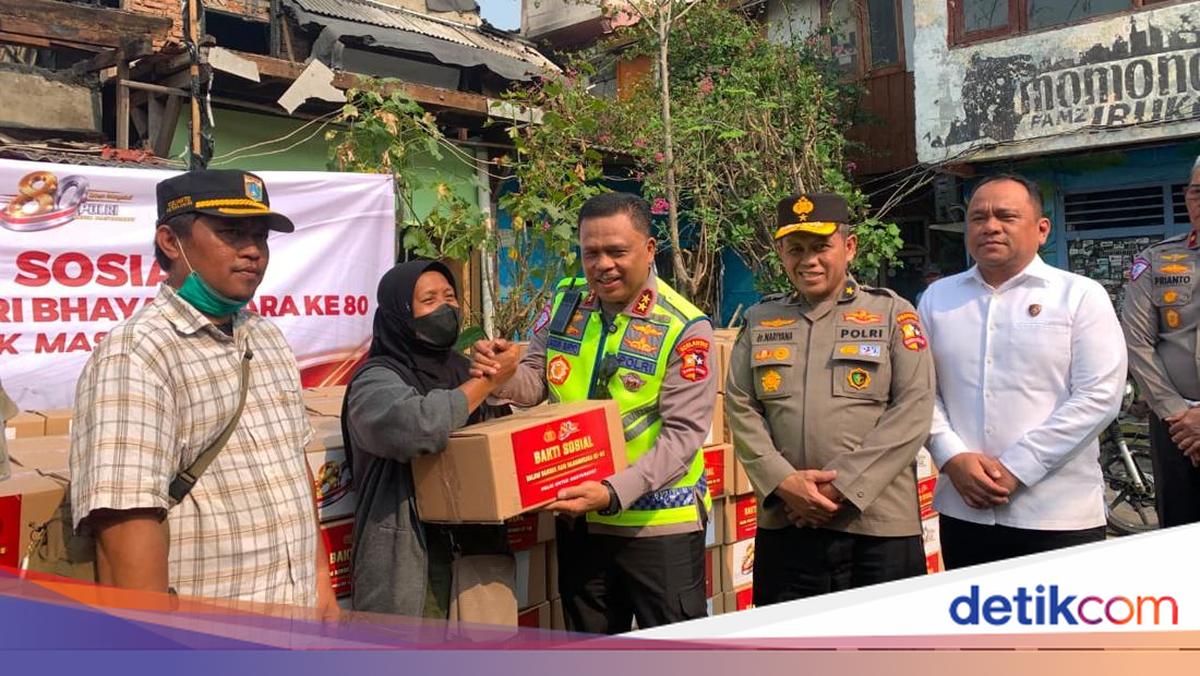 Warga Terdampak Kebakaran Kemayoran Bersyukur Terima Paket Bantuan Polri