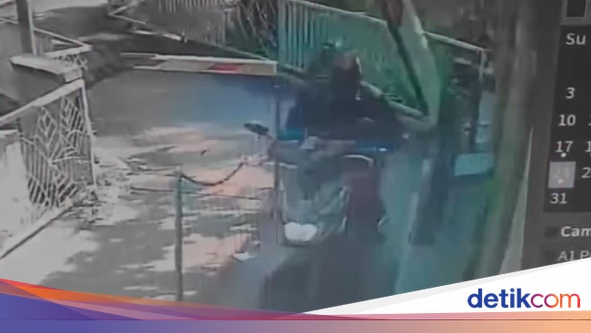 Aksi Satpam di Cileungsi Cosplay Maling Motor di Tempat Kerja Sendiri