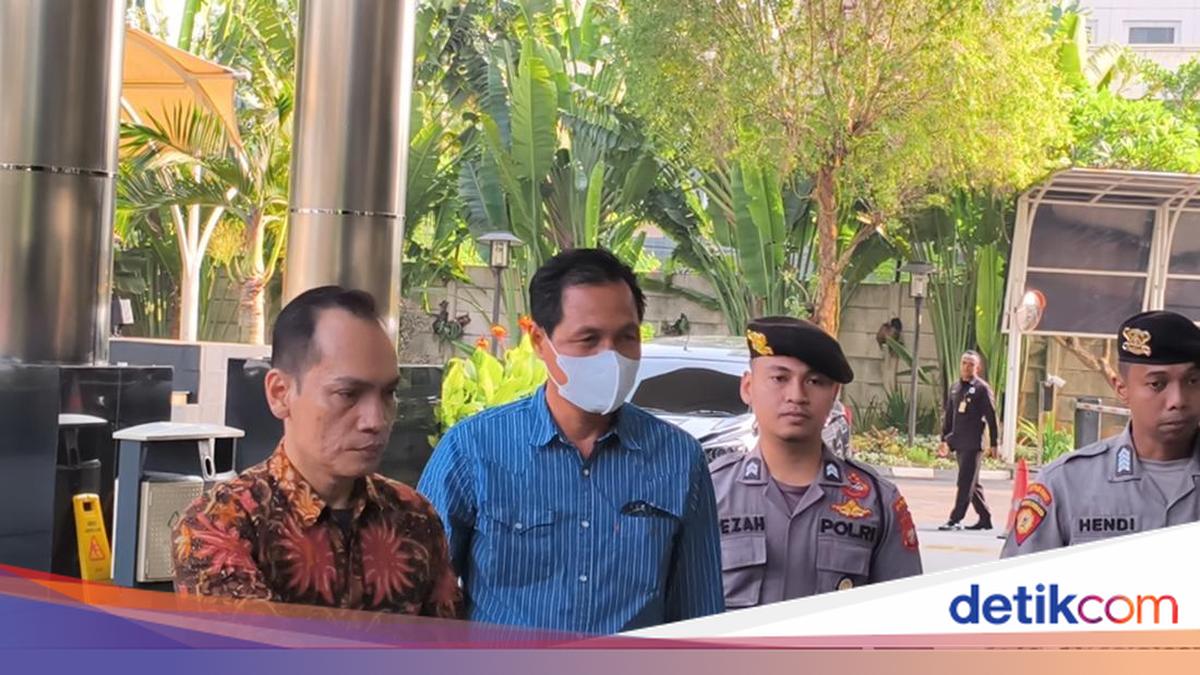 Terjaring OTT, Bupati Muara Enim Edison Tiba di Gedung KPK