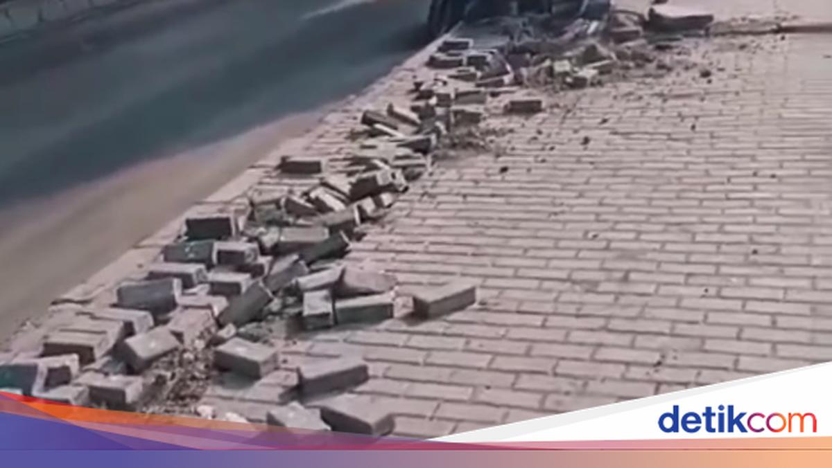 Lagi-lagi Kabel Lampu Jalan di Koja Dicuri hingga Trotoar Dibongkar