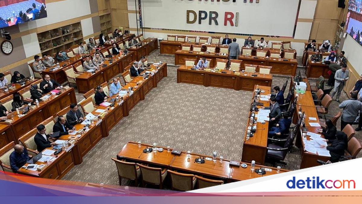 Komisi III DPR dan Pemerintah Sepakat RUU Polri Dibawa ke Paripurna