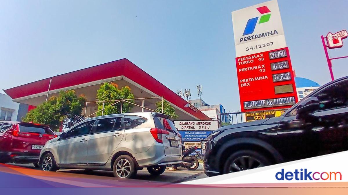 Aktivitas pengisian BBM di SPBU Pertamina saat harga BBM baru berlaku 1 Juli 2026