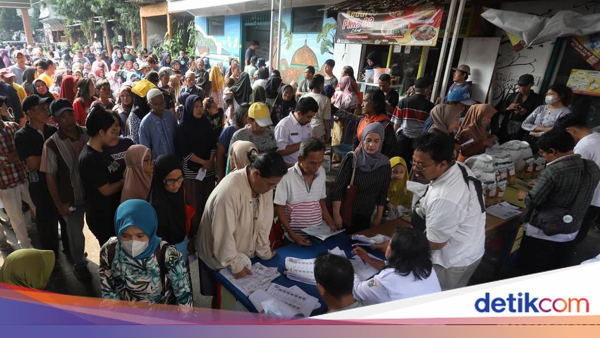 Antrean Mengular di Menteng! Ribuan Warga Padati Pembagian Beras 20 Kg dan Minyak Goreng