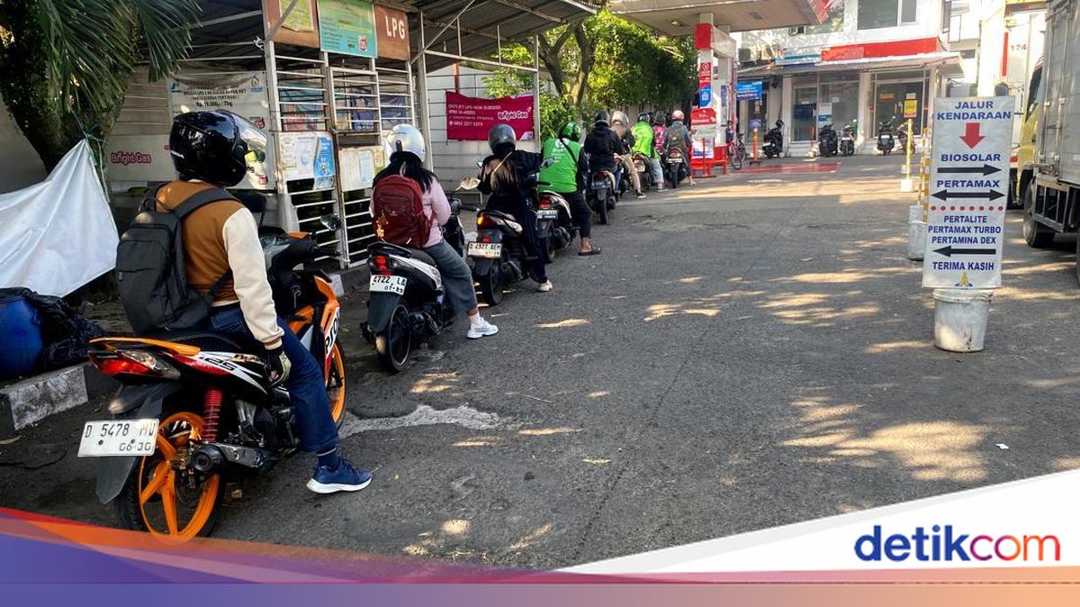 Kenaikan harga Pertamax di Bandung memicu warga beralih ke P