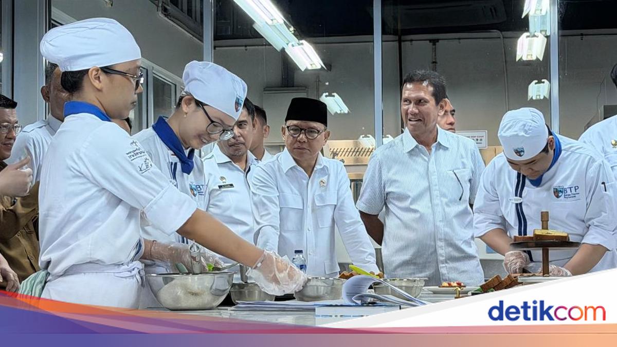 Bangun Ekosistem SDM Global, Menteri P2MI Resmikan Migrant Center di Batam