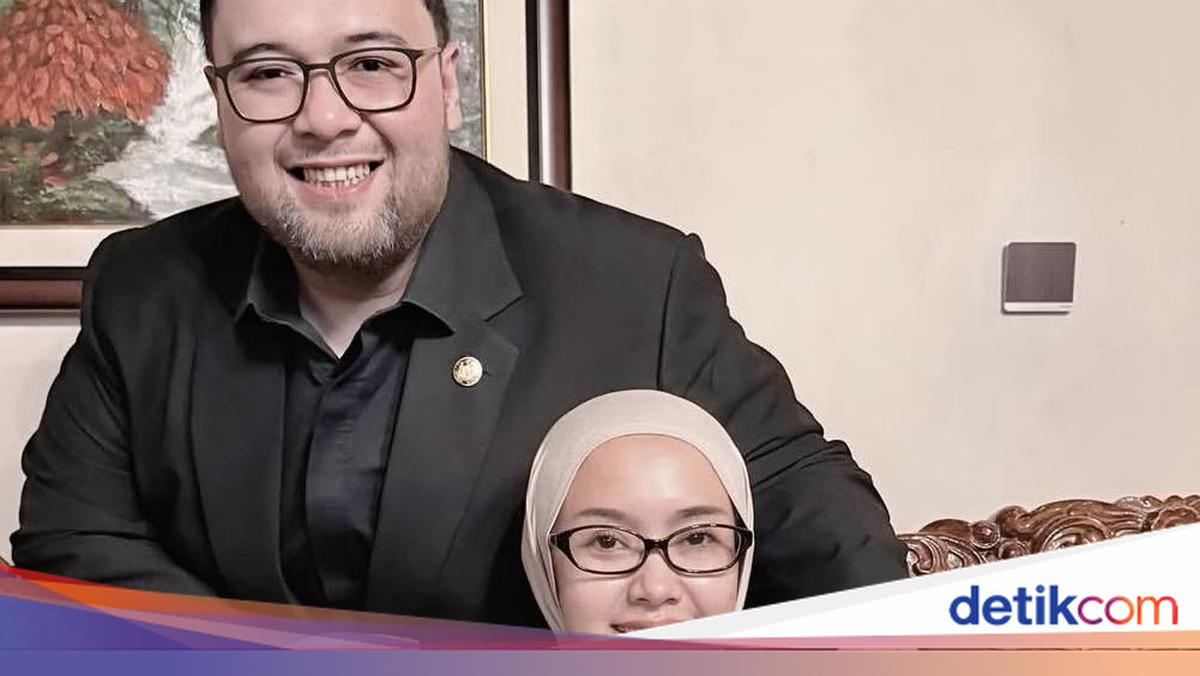 Potret Cita Citata dan Didi Mahardika Kompak Hangout Bareng Teman di Kafe
