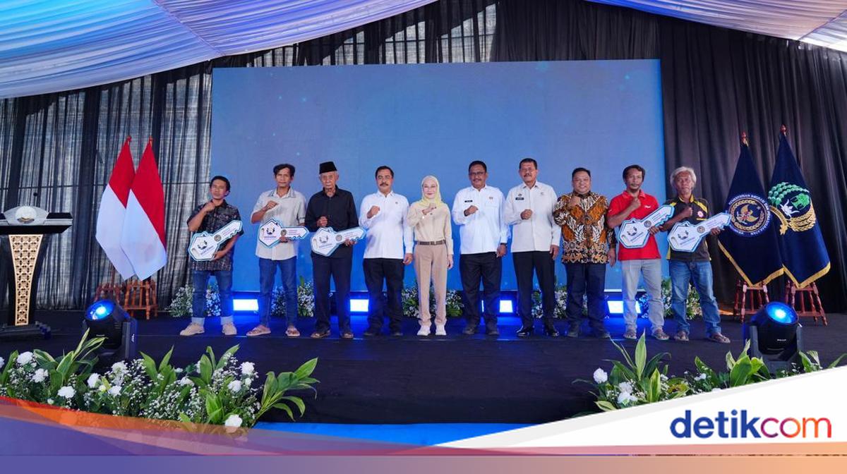 Menteri Imipas Serahkan Bansos Bedah Rumah, 24 Unit Sudah Dibangun
