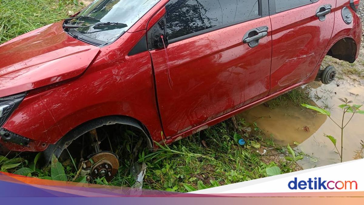 Mobil Kecelakaan di Kalbar Dijarah, Ban Serep hingga Spion Hilang